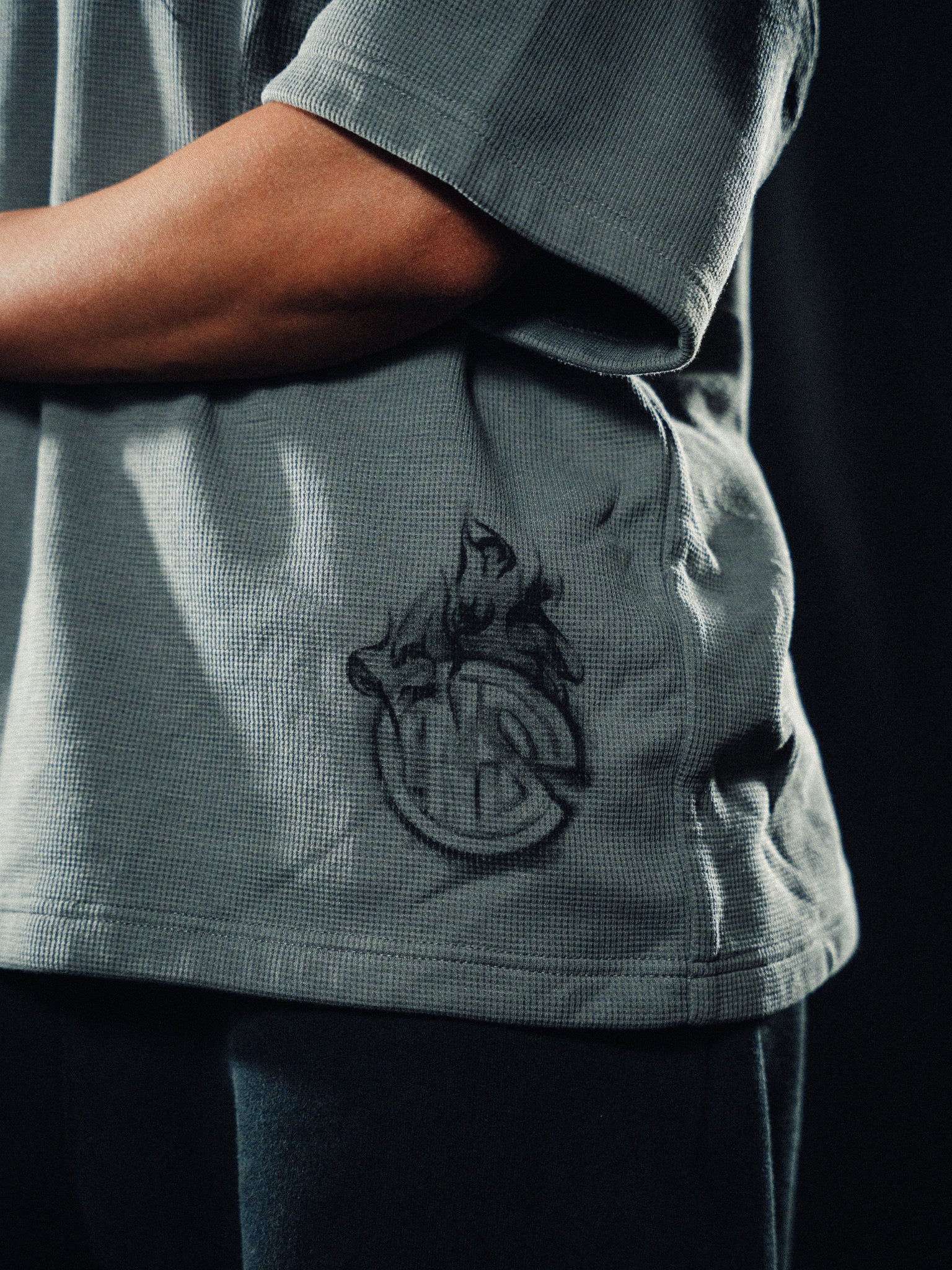 Smoked Out Gray in Black Pump Cover - Image 9